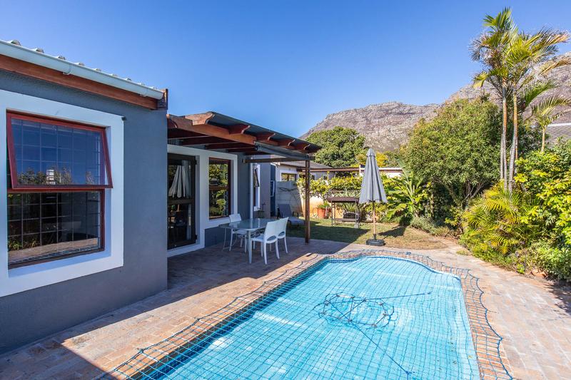 To Let 3 Bedroom Property for Rent in Lakeside Western Cape
